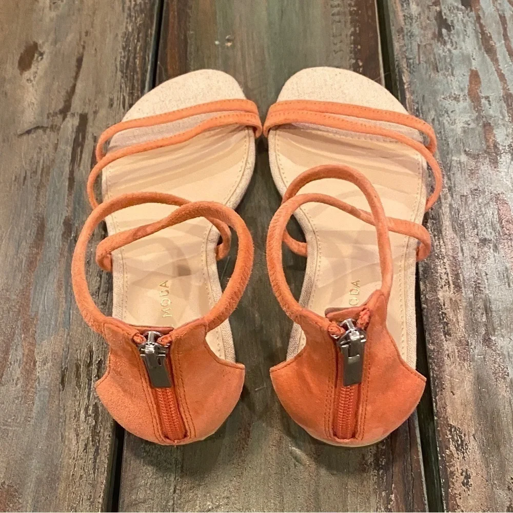 Pelle Moda Barnes Strappy Sandals Suede Peach Coral Back Zippers Size 5.5